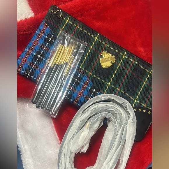 Mac bag and a set of brushes - Picture 2 of 2